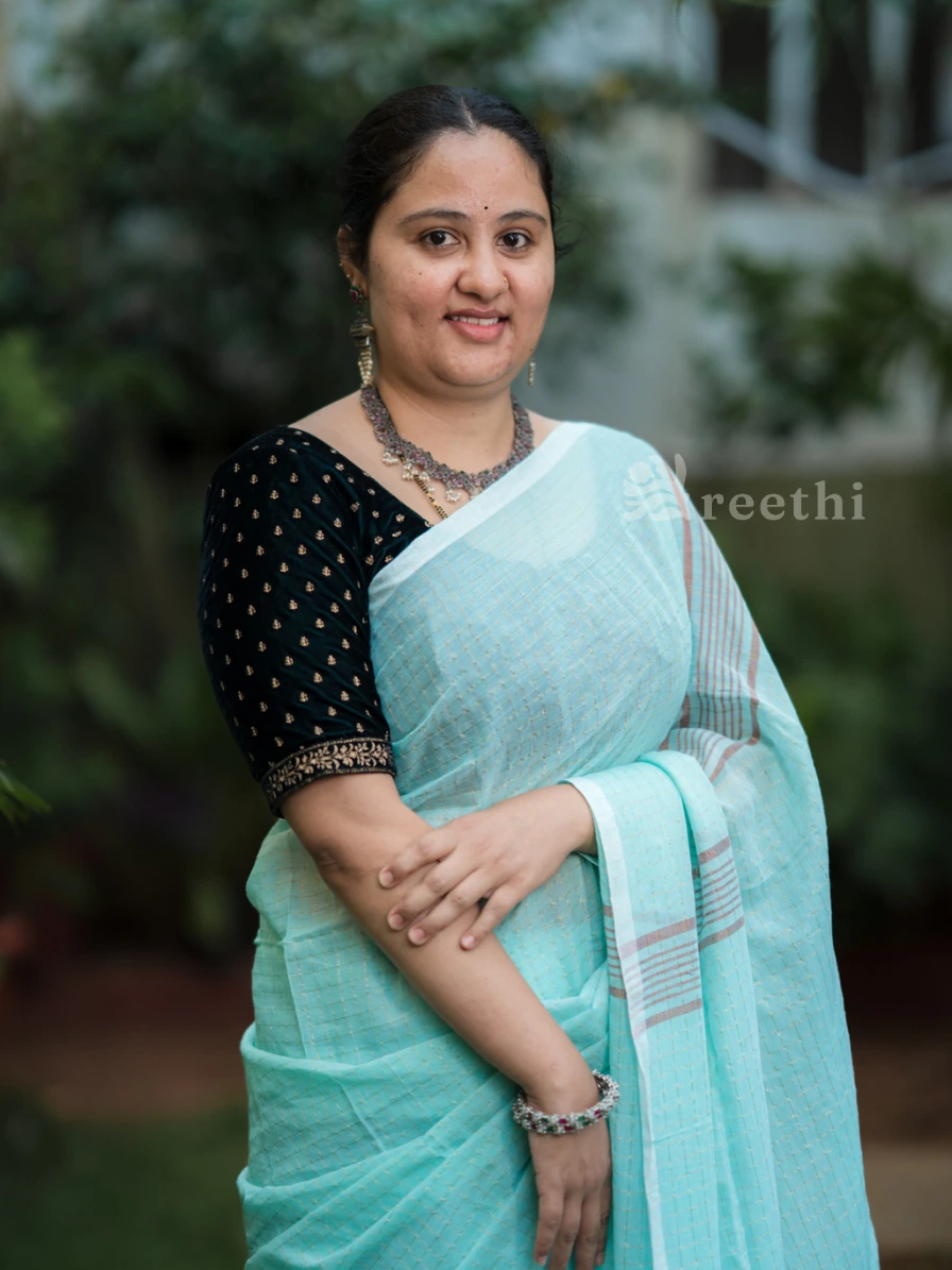 Pure Handloom Mulmul - Zari Checked
